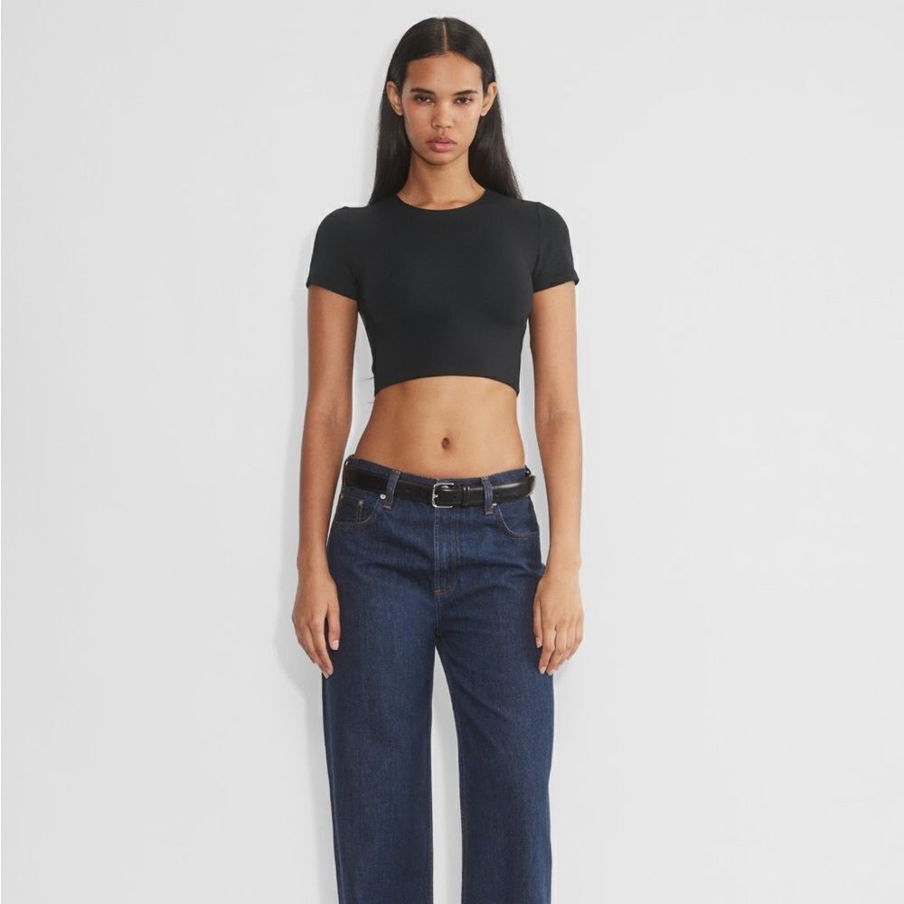 Aritzia Babaton black contour crew crop short sleeve top shirt medium m blue